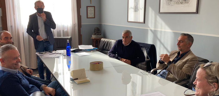 La riunione per la definizione della giunta nell'ufficio del sindaco oggi