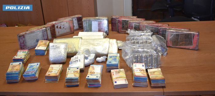 Sequestrati 21 chili di cocaina e 4 chili di hashish dal Commissariato di Busto Sequestrati 21 chili di cocaina e 4 chili di hashish dal Commissariato di Busto