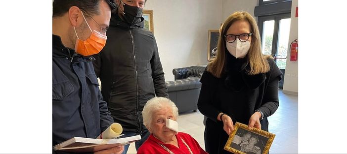 Cento candeline per Mariuccia, moglie di Felice Musazzi