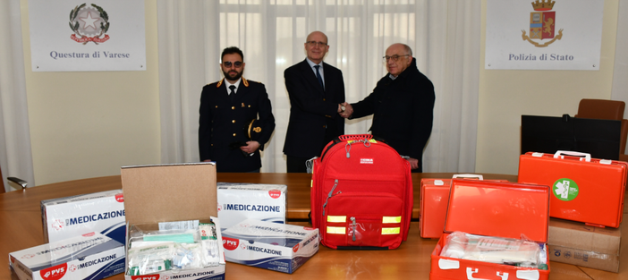 Federfarma dona materiale sanitario alla Questura di Varese Federfarma dona materiale sanitario alla Questura di Varese