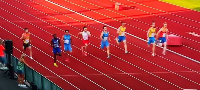 Filippo Cappelletti al centro nel rettilineo finale dei 200 metri agli Europei norvegesi