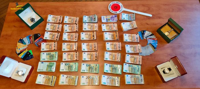 Frode fiscale, la Guardia di Finanza di Varese sequestra denaro e immobili per quasi 6 milioni di euro