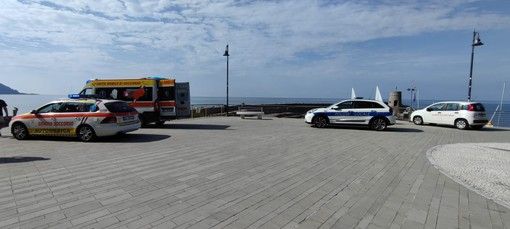 Tragedia in Liguria, accusa un malore in spiaggia: morto un turista di Castellanza Tragedia in Liguria, accusa un malore in spiaggia: morto un turista di Castellanza