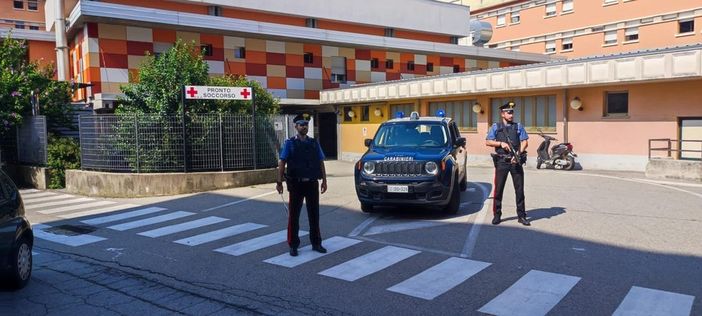 Palpeggia e molesta una paziente all'ospedale di Verbania: arrestato un operatore socio sanitario Palpeggia e molesta una paziente all'ospedale di Verbania: arrestato un operatore socio sanitario