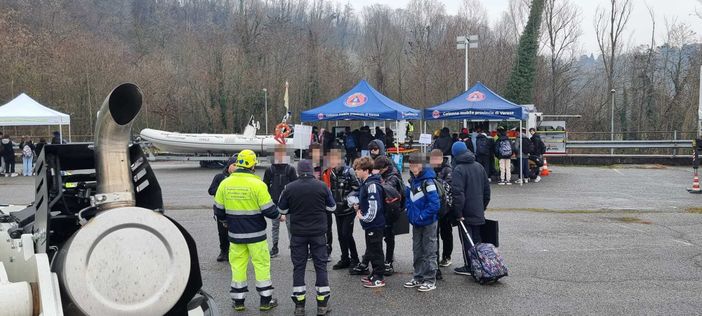 Gli studenti dell'Istituto Keynes visitano la Colonna Mobile della Protezione Civile