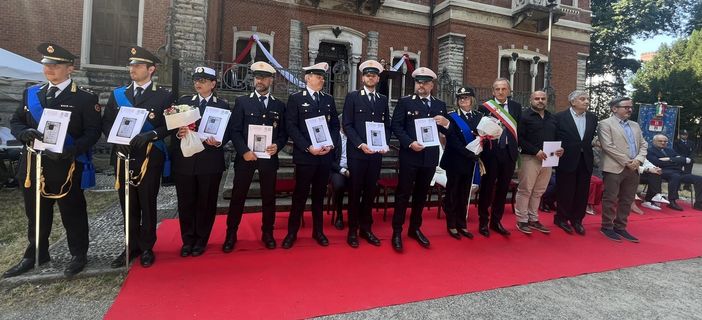 VIDEO. Premiati gli agenti che salvarono la ragazzina dal suo violentatore a Busto. Il sindaco: «Mi ha emozionato la loro umanità» VIDEO. Premiati gli agenti che salvarono la ragazzina dal suo violentatore a Busto. Il sindaco: «Mi ha emozionato la loro umanità»