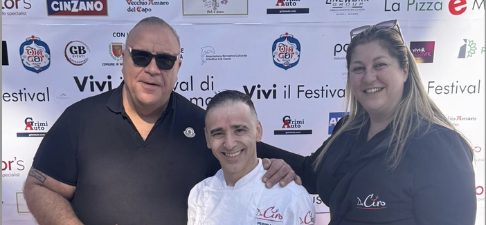 Giuseppe Frau (in arte Peppe Lab) tra Ciro Marino e la moglie di Ciro, Antonella Corradin Giuseppe Frau (in arte Peppe Lab) tra Ciro Marino e la moglie di Ciro, Antonella Corradin