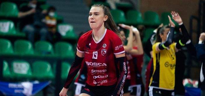 Adelina Ungureanu verso la Uyba (foto pagina Fb Cuneo Granda Volley)