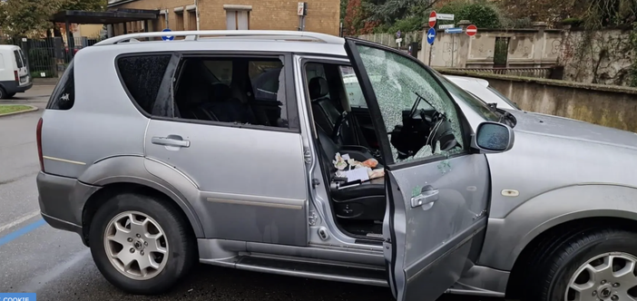 Una delle auto finite nel mirino (foto da ilSaronno.it)