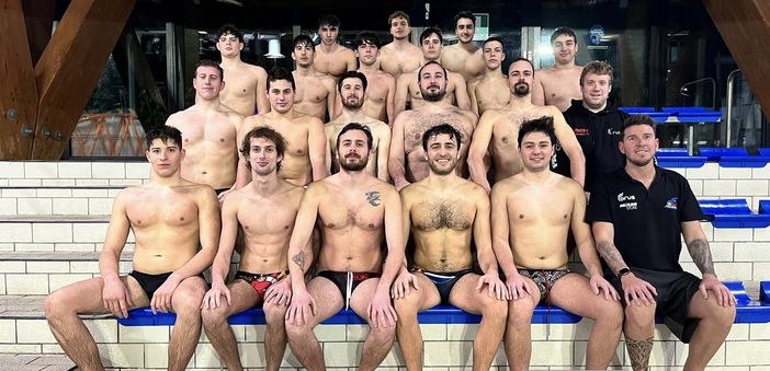 Una squadra che non ha mai mollato e ha macinato anche 200 chilometri per allenarsi: Busto, sostieni la tua pallanuoto