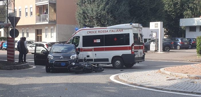Scontro tra auto e moto in viale Boccaccio, soccorsi un ragazzo e una donna Scontro tra auto e moto in viale Boccaccio, soccorsi un ragazzo e una donna