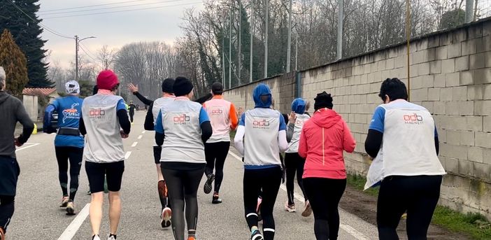 Tutti insieme, ciascuno col proprio ritmo.  Perché corse come l'Aranciolona rafforzano la loro magia passo dopo passo