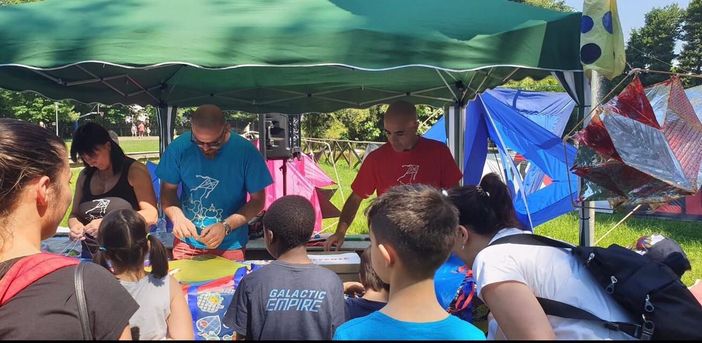 Olgiate Olona: festa con gli aquiloni al parco Carducci Olgiate Olona: festa con gli aquiloni al parco Carducci