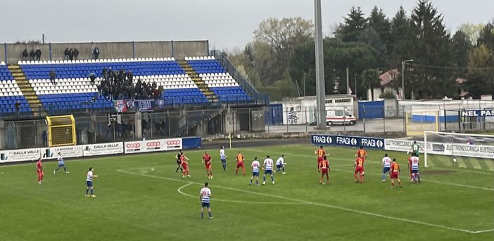 Albino... Beffe allo Speroni. Quattro reti alla Pro Patria, unico lampo il gol di Castelli