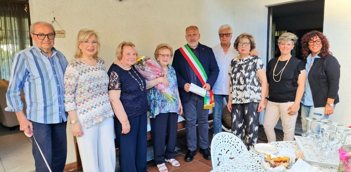 Elsa Tessaro compie 100 anni: un secolo di vita e affetto al centro della comunità olgiatese Elsa Tessaro compie 100 anni: un secolo di vita e affetto al centro della comunità olgiatese