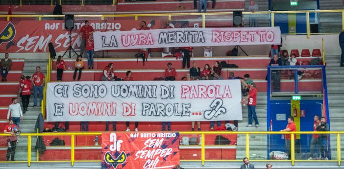 Uyba-Cuneo in FOTO. Sugli spalti vince il “caso Velasco” Uyba-Cuneo in FOTO. Sugli spalti vince il “caso Velasco”