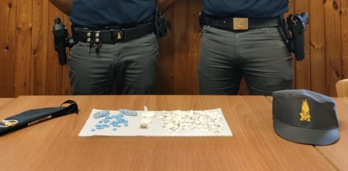 Cocaina, ecstasy e hashish dalla Svizzera: la Finanza di Como arresta due italiani