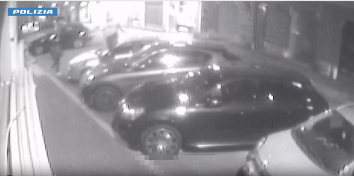VIDEO. Danneggia auto e bar, giovane marocchino denunciato dalla Polizia di Stato VIDEO. Danneggia auto e bar, giovane marocchino denunciato dalla Polizia di Stato