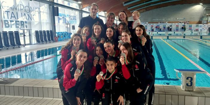 La Busto Nuoto all'assalto dei campionati italiani di nuoto artistico