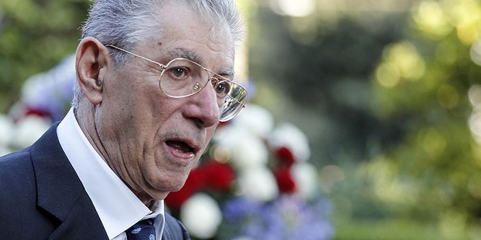 Bossi: «Non eletto? Sono contento, avevo deciso di non candidarmi» Bossi: «Non eletto? Sono contento, avevo deciso di non candidarmi»