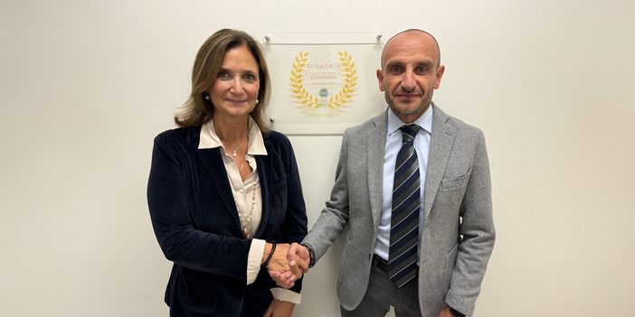 Andrea Uselli nuovo direttore del Dipartimento di Economia dell’Insubria: succede a Maria Pierro, rettrice dal 1° novembre Andrea Uselli nuovo direttore del Dipartimento di Economia dell’Insubria: succede a Maria Pierro, rettrice dal 1° novembre