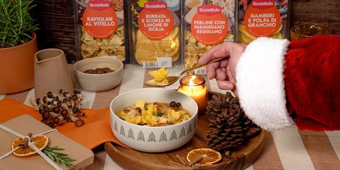 Babbo Natale si concede una pausa con un raviolo diverso dai soliti e lo porta sulle nostre tavole grazie allo Scoiattolo Babbo Natale si concede una pausa con un raviolo diverso dai soliti e lo porta sulle nostre tavole grazie allo Scoiattolo