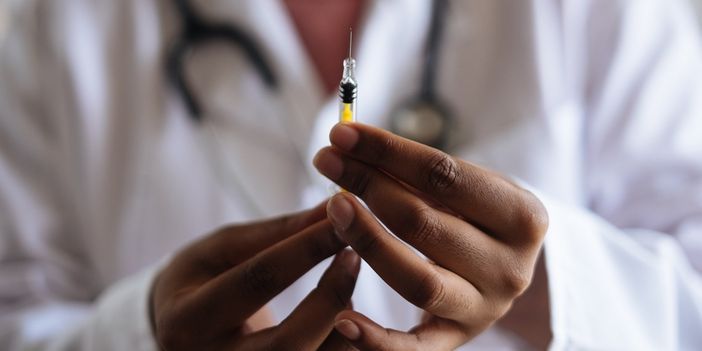 Vaccinazioni, da oggi gratuite e aperte a tutti l'antinfluenzale e l'anti-Covid