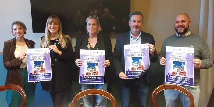 Un bollino viola contro lo stigma. Busto città “Demenza friendly”: «Basta con isolamento e vergogna»