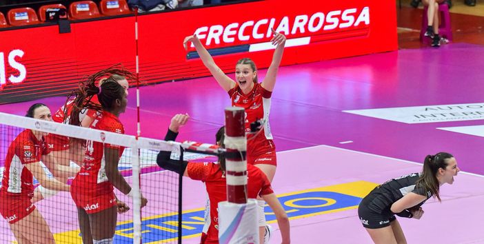 Festa Futura per il terzo posto nella Pool Promozione, aspettando i playoff (foto Loris Marini/Futura Volley)