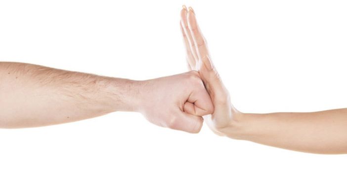 Capire i segnali di pericolo e difendersi: il corso per le donne fa il bis Capire i segnali di pericolo e difendersi: il corso per le donne fa il bis