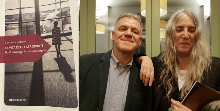 Luciano Bolzoni e Patti Smith. A lato la copertina del suo libro Luciano Bolzoni e Patti Smith. A lato la copertina del suo libro