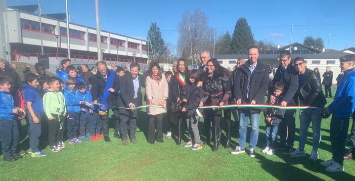 FOTO e VIDEO - Nasce un nuovo campo a Caronno Varesino. Ed è una festa per tutto il paese