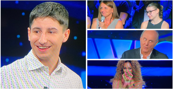 Andrea Siciliano accompagnato in studio anche da mamma Morena, in alto a sinistra, e applaudito da Gerry Scotti e da Samira Andrea Siciliano accompagnato in studio anche da mamma Morena, in alto a sinistra, e applaudito da Gerry Scotti e da Samira