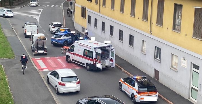 Investita sulle strisce in piazza Manzoni, paura per una novantunenne