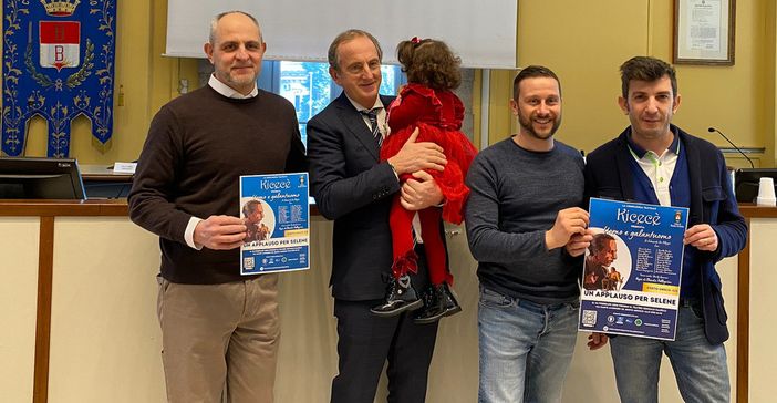 “Uomo e Galantuomo”: lo spettacolo comico per aiutare la piccola Selene “Uomo e Galantuomo”: lo spettacolo comico per aiutare la piccola Selene