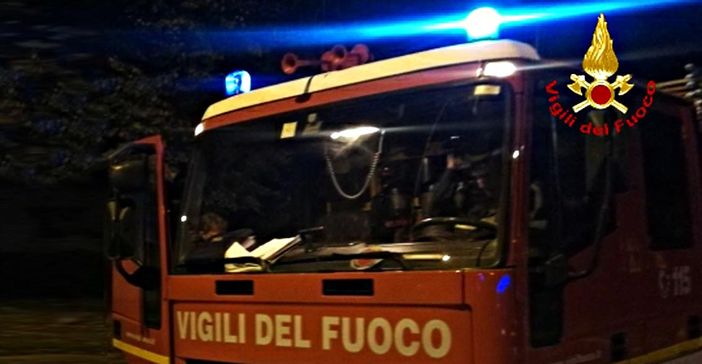 Auto in fiamme nei campi di Uboldo. Era stata rubata poche ore prima Auto in fiamme nei campi di Uboldo. Era stata rubata poche ore prima