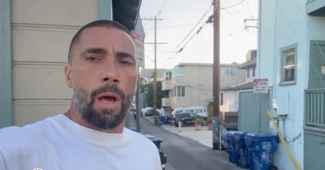 Vittorio Brumotti rapinato a Los Angeles: «Calci, pugni e una pistola in bocca»