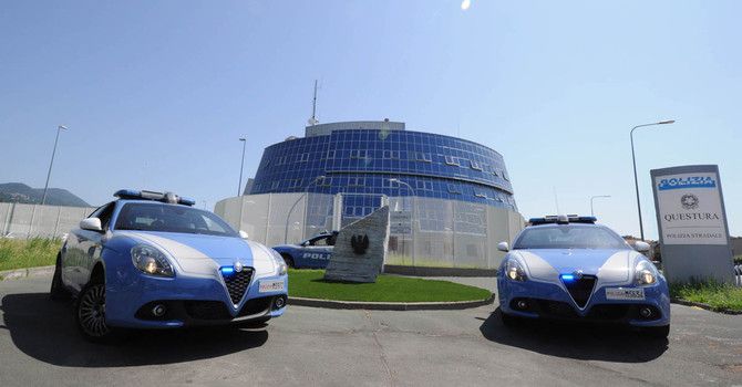 Violenta lite tra due sorelle a Intra: una donna è stata arrestata per tentato omicidio Violenta lite tra due sorelle a Intra: una donna è stata arrestata per tentato omicidio