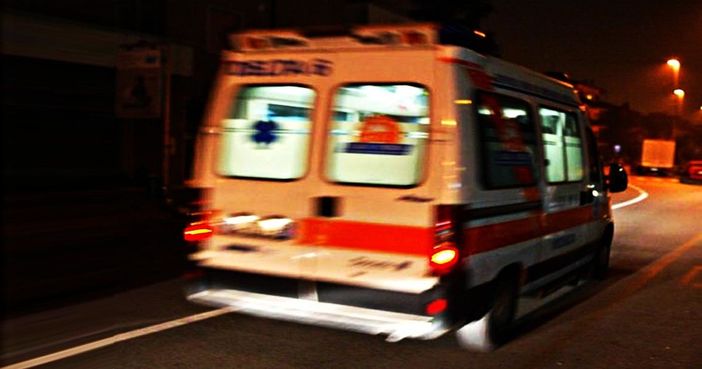 Investito sulla provinciale a Gorla Minore, pedone trasportato in ospedale in gravi condizioni