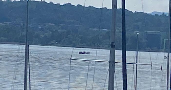 Laggiù in mezzo al lago Maggiore riemerge l'imbarcazione che ha portato con sé anche 4 vite