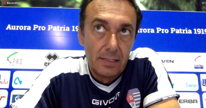 L'allenatore Luca Prina in sala stampa