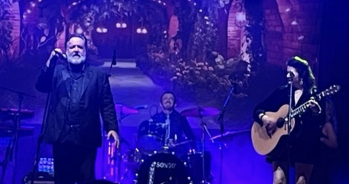 FOTO. Russell Crowe fa impazzire i Giardini Estensi: «Questa sera sono italiano» FOTO. Russell Crowe fa impazzire i Giardini Estensi: «Questa sera sono italiano»