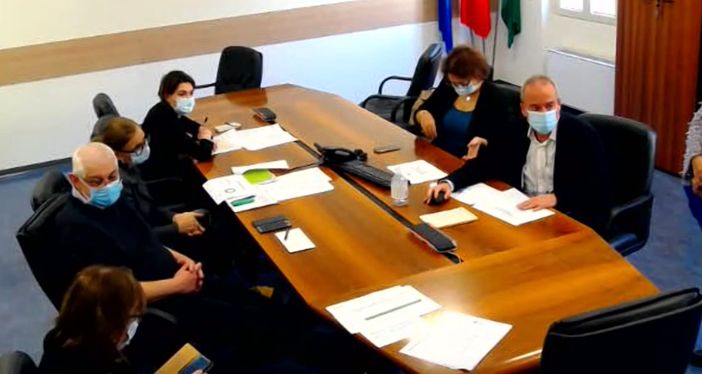 Covid, Ats Insubria preme sulle terze dosi. Per i tamponi a scuola attesa per le unità mobili dell'Esercito