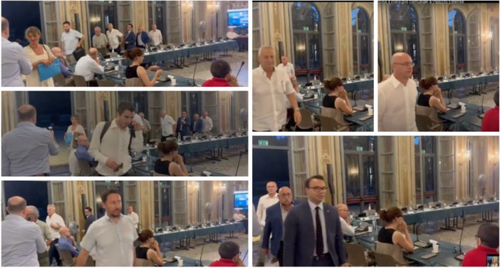 Si alzano e se ne vanno: la sequenza dell'uscita di scena dal consiglio comunale di Varese dei consiglieri di minoranza Si alzano e se ne vanno: la sequenza dell'uscita di scena dal consiglio comunale di Varese dei consiglieri di minoranza
