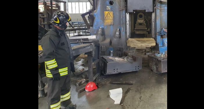 Il macchinario dove si è verificato l'incidente sul lavoro che ha coinvolto due operai a Sumirago