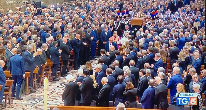 Le immagini dei funerali in Duomo di Silvio Berlusconi (foto dallo speciale Tg5)