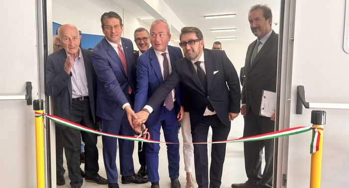 Il taglio del nastro in carcere a Como Il taglio del nastro in carcere a Como