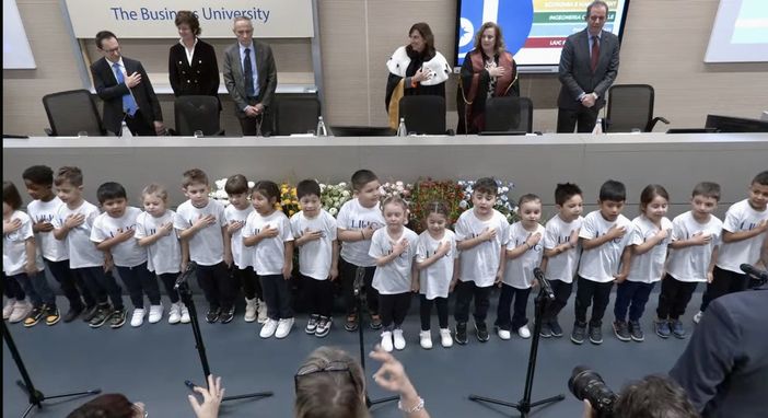 I bimbi cantano l'inno di Mameli I bimbi cantano l'inno di Mameli