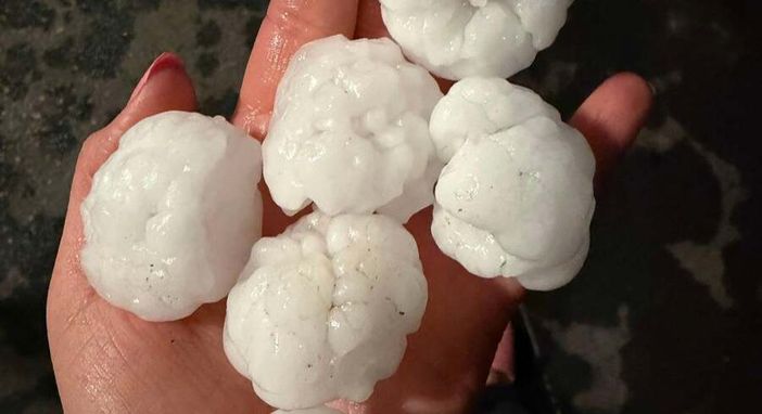 La grandine che ha colpito il Ticino e il Mendrisiotto nelle foto degli utenti dell'App MeteoSwiss proposte da MeteoSvizzera/2
