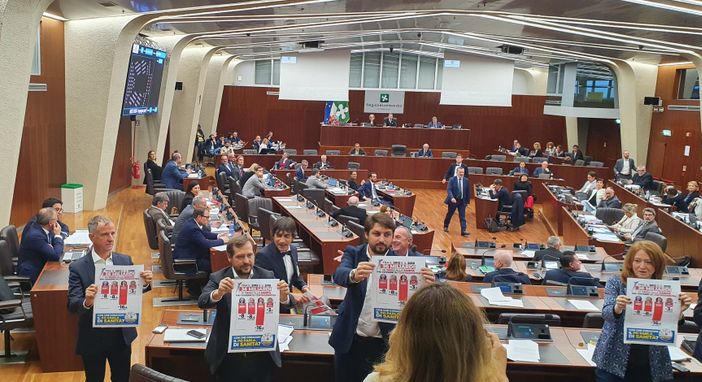 Bagarre in Regione sulla sanità, la Lega attacca il Pd. Monti: «Un plauso al governo che ha trovato i fondi» Bagarre in Regione sulla sanità, la Lega attacca il Pd. Monti: «Un plauso al governo che ha trovato i fondi»